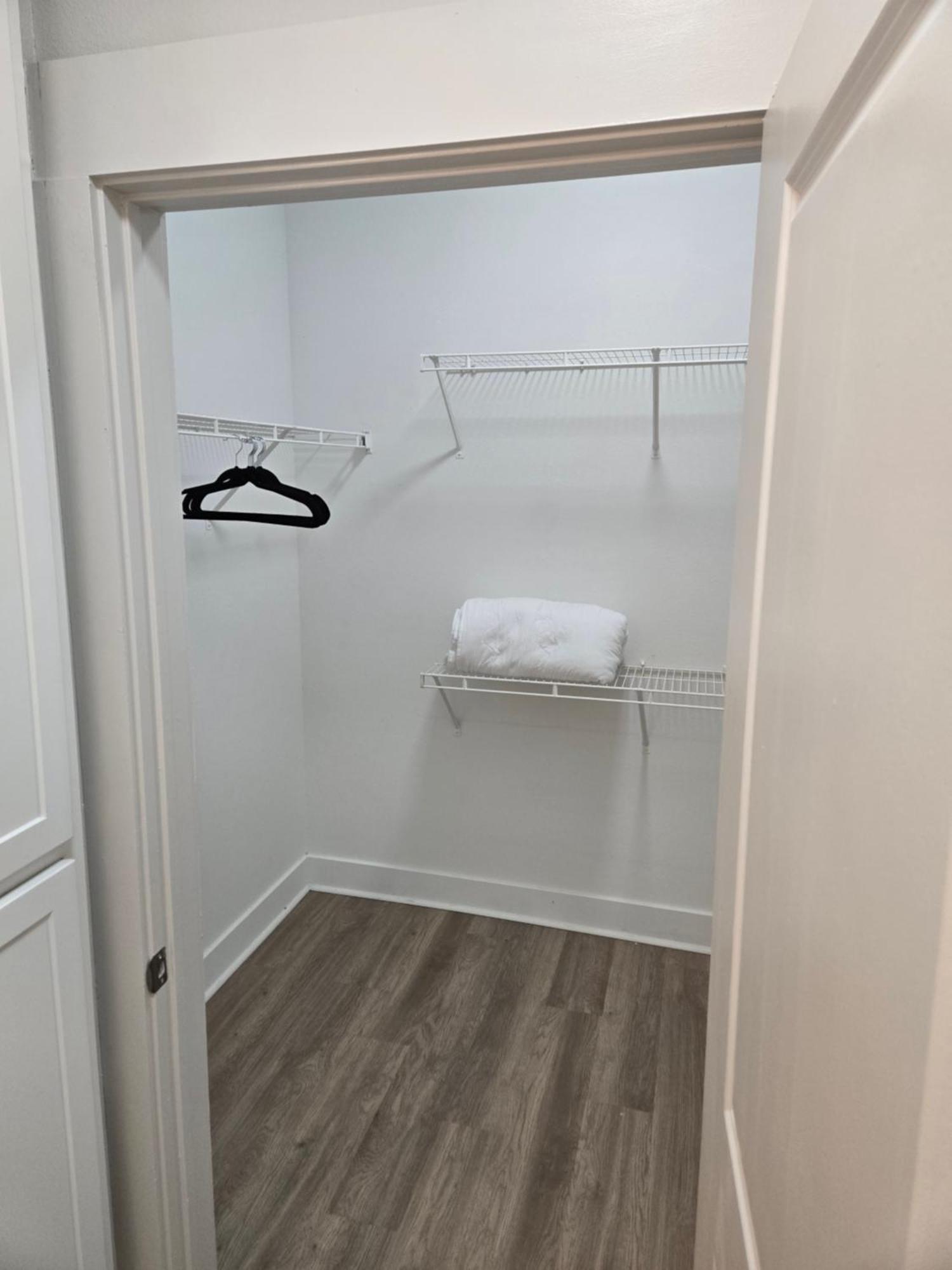 2bdrm/2 King Beds/1air Mattress Apartamento